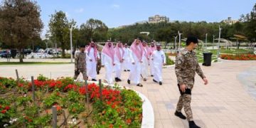 أمين الباحة يتفقد الحدائق استعدادًا لاستقبال الزوار في عيد الفطر