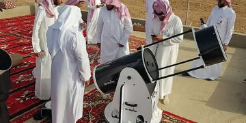 المحكمة العليا تدعو إلى تحري رؤية هلال