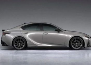 لكزس IS 2026 تصل السوق السعودي بتصميم رياضي وأداء قوي