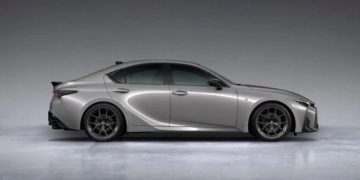 لكزس IS 2026 تصل السوق السعودي بتصميم رياضي وأداء قوي