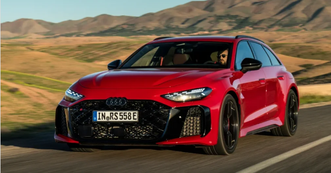 أودي تكشف عن RS 5 PHEV