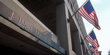 الخارجية الأمريكية تحث مواطنيها على مغادرة 12 دولة بالشرق الأوسط فورًا