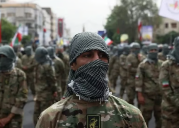 الحرس الثوري الإيراني يعلن تنفيذ هجوم واسع على القاعدة الأمريكية في البحرين