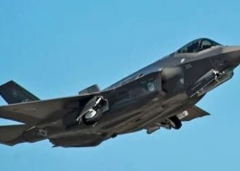 تصعيد غير مسبوق.. إسقاط مقاتلة إيرانية فوق طهران وتبادل واسع للضربات