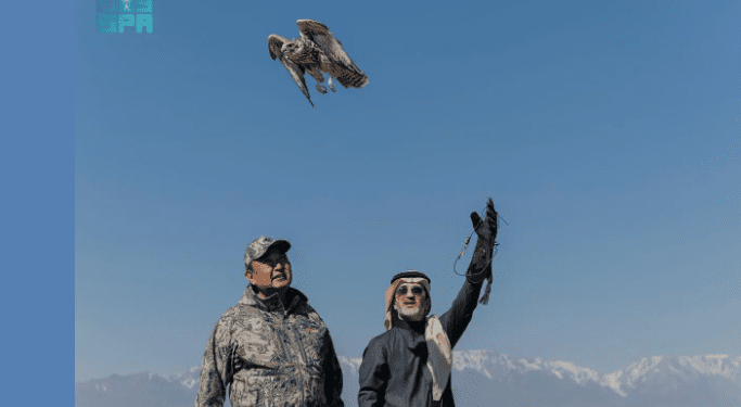 من السعودية إلى كازاخستان.. صقور تنطلق في مهمة بيئية