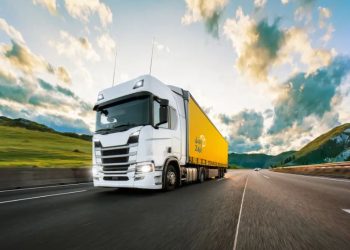 استمرار خدمات شركات شحن في العيد