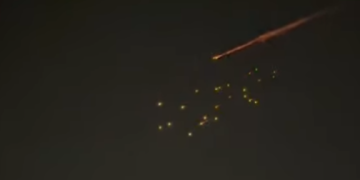 إيران تستخدم صاروخ انشطاري في ضرب تل أبيب.. فيديو