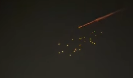 إيران تستخدم صاروخ انشطاري في ضرب تل أبيب.. فيديو