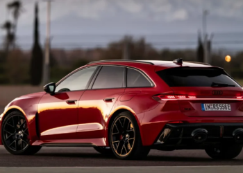 أودي تكشف عن RS 5 PHEV