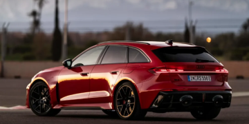 أودي تكشف عن RS 5 PHEV