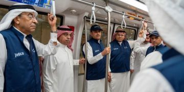 وزير النقل والخدمات اللوجستية يتفقد مطار الملك عبدالعزيز الدولي في جدة