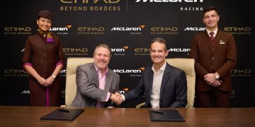 زاك براون، الرئيس التنفيذي لماكلارين للسباقات وأنطونوالدو نيفيس، الرئيس التنفيذي للاتحاد للطيران