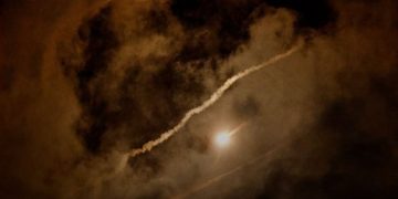 رويترز: سماع أصوات انفجارات قوية في دبي وأبوظبي والدوحة