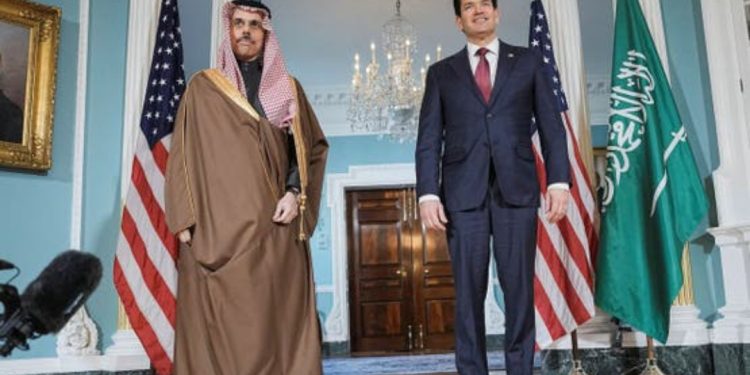 وزير خارجية السعودية وأمريكا يبحثان تهديدات إيران الإقليمية