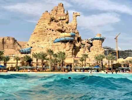 القدية للاستثمار تعلن الافتتاح التجريبي لمتنزّه «أكواريبيا» المائي ليقدم تجربة مائية غير مسبوقة