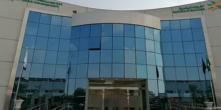 وزارة الموارد البشرية تحدد موعد إجازة عيد الفطر للقطاعين الخاص وغير الربحي