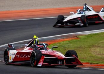 فريق نيسان للفورمولا إي يضم آبي بولينغ وفيكتور مارتينز لاختبار السائقين الجدد في مدريد