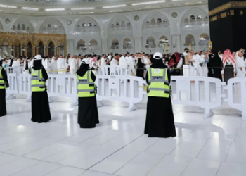 متطوعو الدفاع المدني