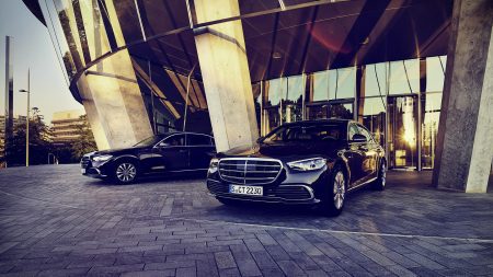 مرسيدس-بنز تكشف عن الجيل الجديد من الفئة S.. فخامة رقمية غير مسبوقة وحماية قصوى بإصدار GUARD