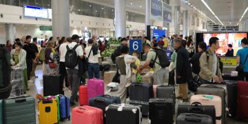 كيف أثرت التوترات الإقليمية على رحلات الطيران ومخاوف المسافرين؟