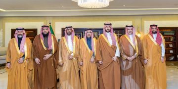 نائب أمير الشرقية يستقبل الرئيس التنفيذي لمطارات الدمام ويطلع على جهود تطوير خدمات المطار