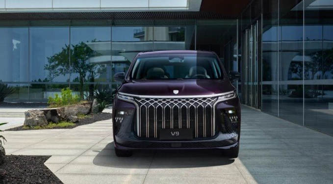 مواصفات سيارة فورثنج V9 موديل 2026 الفنية