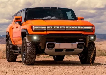 جنرال موتورز توقف تطوير شاحنات كهربائية جديدة.. هل بدأت أزمة السيارات الكهربائية؟