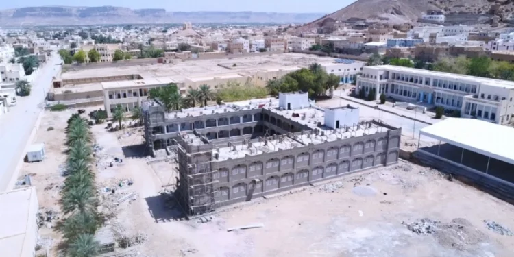 البرنامج السعودي لتنمية وإعمار اليمن يواصل تعزيز التعليم بحضرموت من خلال مدرسة الصبان الثانوية النموذجية