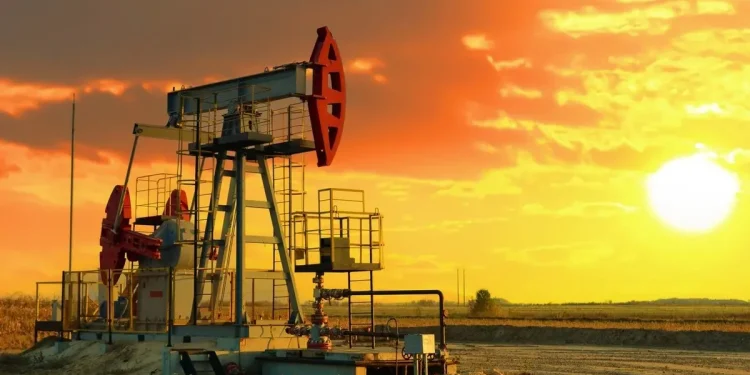 النفط يهوي لما دون 100 دولار بعد هدنة ترامب وإيران