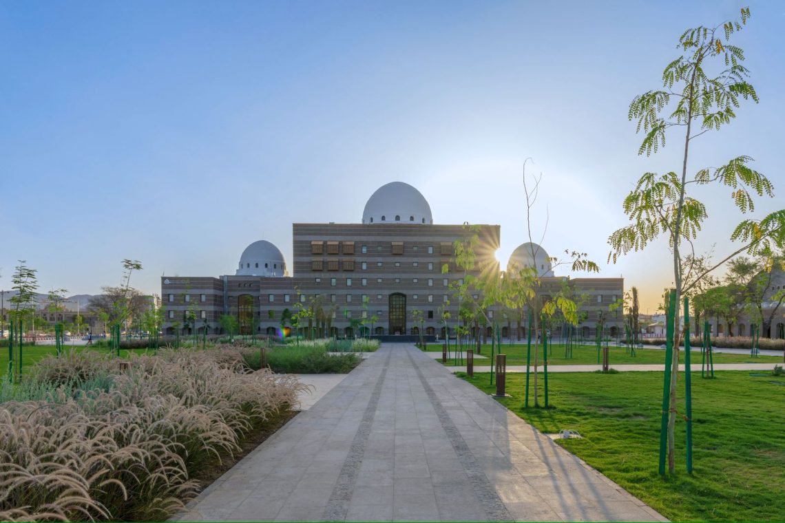 فرص استثمارية لمباني فندقية بالمدينة