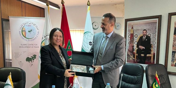 المركز الإسلامي لتنمية التجارة والوكالة الموريتانية لتعزيز الاستثمار يعززان التعاون لدفع التنمية الإقليمية