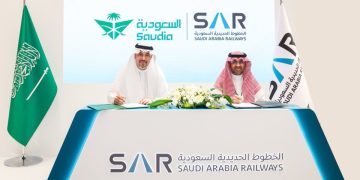 الخطوط السعودية و”سار” توقعان اتفاقية رقمية لربط تذاكر الطيران والقطار وتسهيل السفر