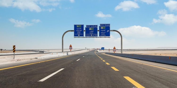 شبكة الطرق في السعودية تعزز الربط الخليجي.. طرق استراتيجية تدعم النقل وتختصر زمن الرحلات