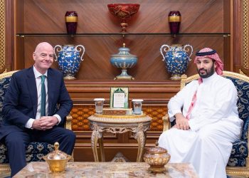 لقاء ولي العهد مع رئيس «فيفا»