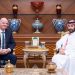 لقاء ولي العهد مع رئيس «فيفا»