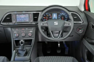 Seat Leon dashboard أكثر السيارات المستعملة اقتصادًا في الوقود