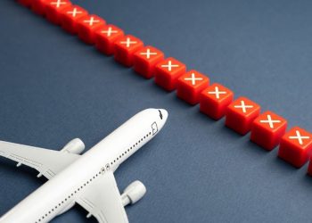 بدراسة زيادة الأسعار وتغيير المسارات.. شركات الطيران تواجه تحديات أزمة الوقود وتصاعد التوتر