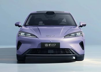 BYD تتحدى الصعاب وتستهدف 1.5 مليون سيارة خارج الصين في 2026