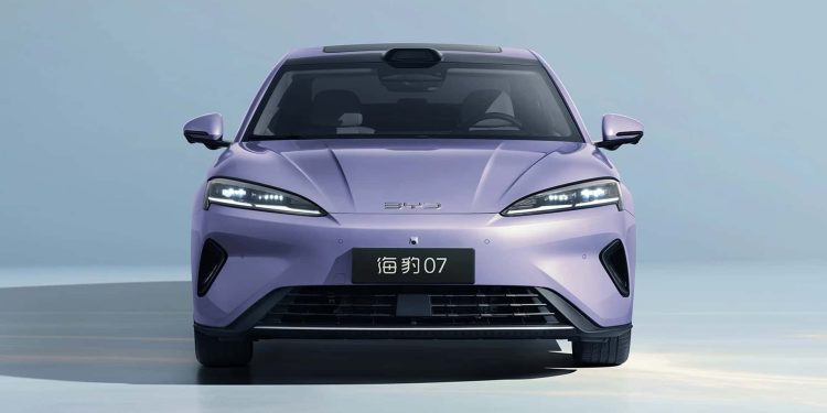 BYD تتحدى الصعاب وتستهدف 1.5 مليون سيارة خارج الصين في 2026