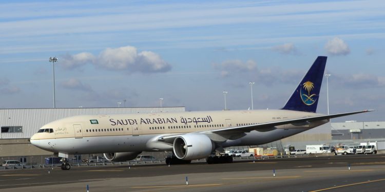 الخطوط السعودية تستأنف رحلاتها جزئيًا إلى دبي وأبوظبي وعمان