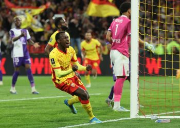 شاهد هدف سعود عبدالحميد مع لانس من رأسية ساحرة في تولوز (فيديو)