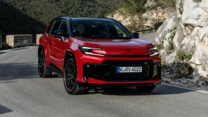 تويوتا راف 4 LE 4X2 هايبرد 2025.. مواصفات وأسعار سيارة SUV هجينة اقتصادية في السعودية