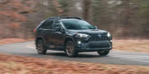 تويوتا راف 4 XLE 4X4 HEV 2025: الخيار الذكي بين الفخامة والاقتصاد