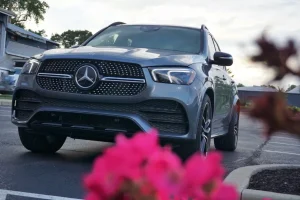 مرسيدس-بنز GLE 2022: عندما تلتقي الفخامة بالقوة الجامحة