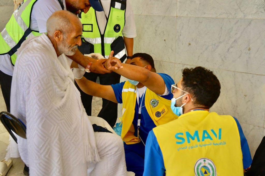 متطوعو الدفاع المدني
