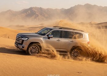تويوتا لاندكروزر 300 هايبرد 2026 وحش الصحراء والبر والكشتاب