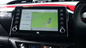 الشاشة المركزية في تويوتا هايلكس 2024 GLX غمارة واحدة ديزل 4x4