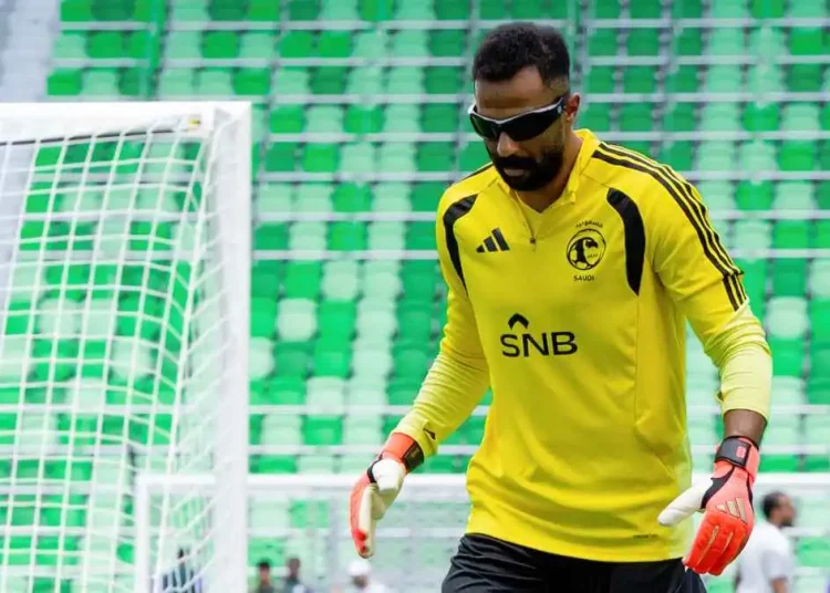 نظارات لاعبي المنتخب السعودي تثير التساؤلات.. دونيس يعتمد التدريب العصبي والتكنولوجيا الحديثة لتطوير الحراس