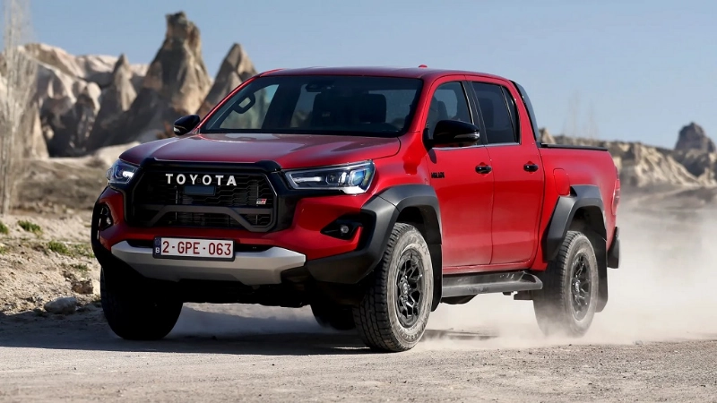 تصميم المقدمة والجانبين في تويوتا هايلكس 2024 – غمارة واحدة GLX Long 4X4 محرك 2.7 لتر بنزين