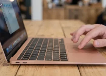 MacBook Neo الأرخص
